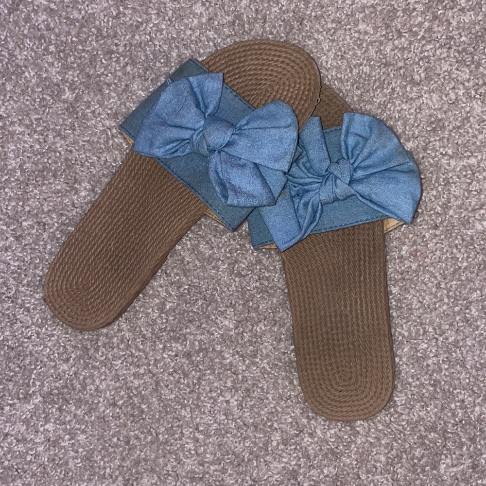 WOMENS SIZE 6 SHOES BRAND: OLD NAVY